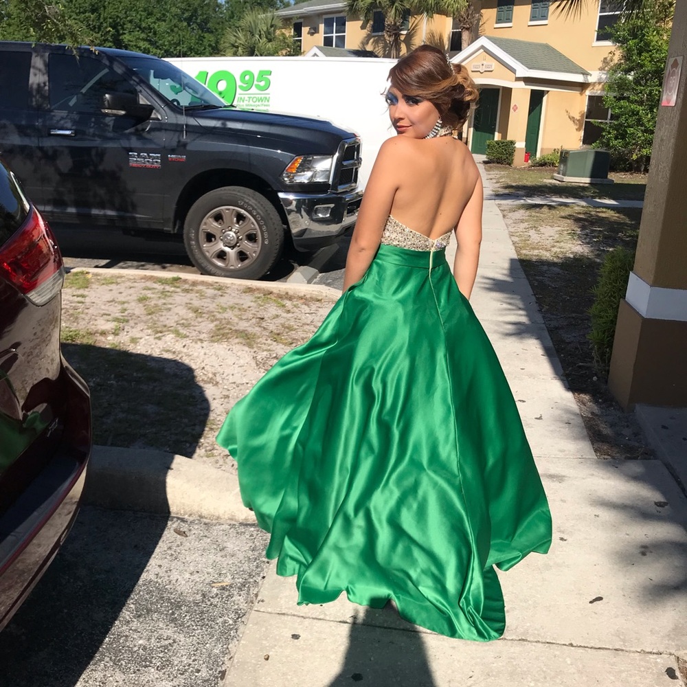 Prom dress - Picture 2 of 4